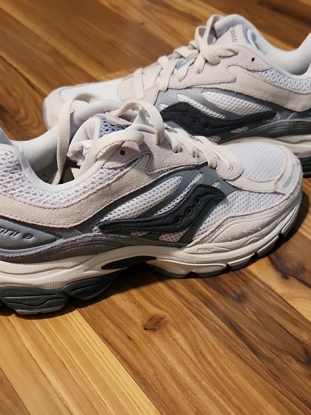 Saucony SAMPLE PAIR 9 Mens No Box [ Factory Defect]